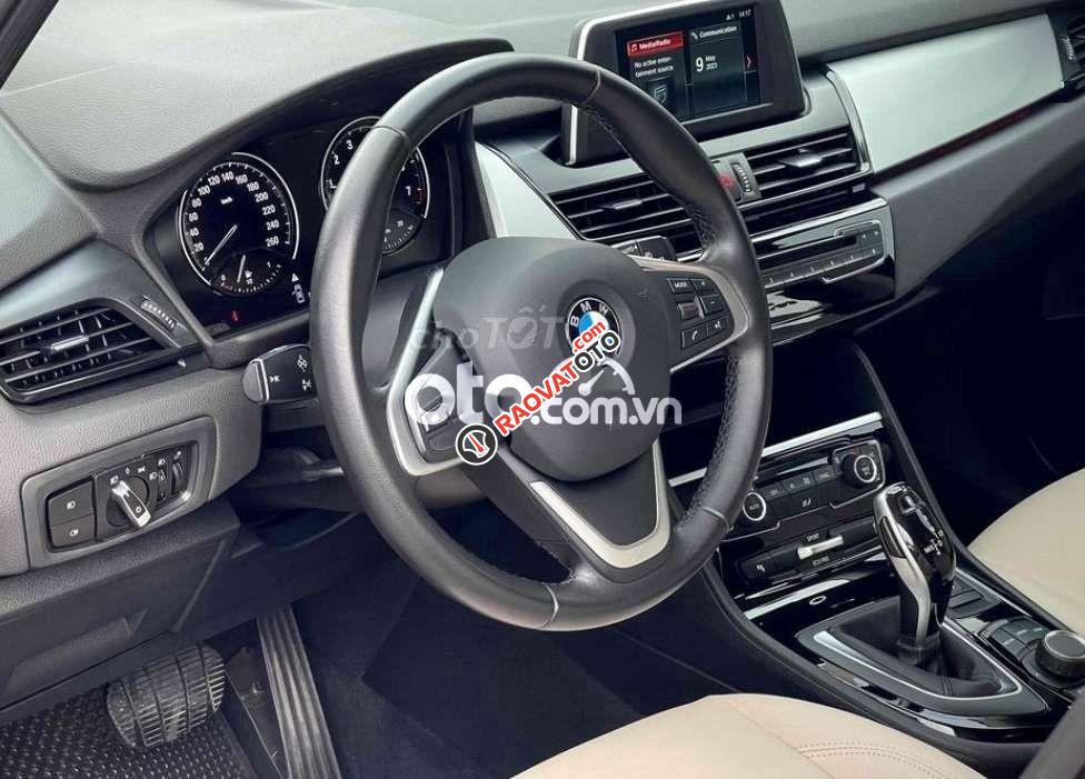 BMW 218 BẢN LCi đăng ký lần đầu năm 2021-10