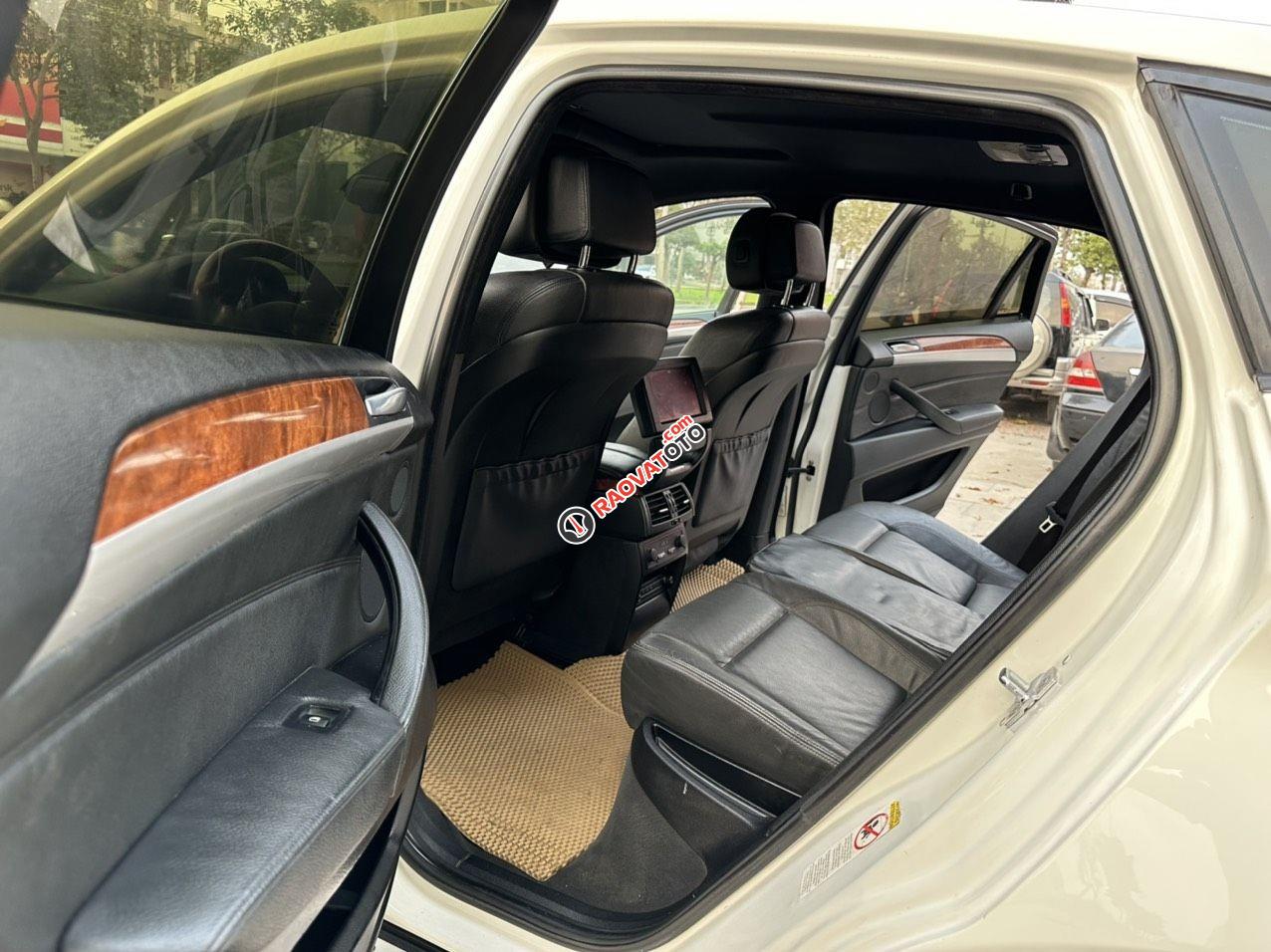 Thuộc top xe sang trọng đẳng cấp-8