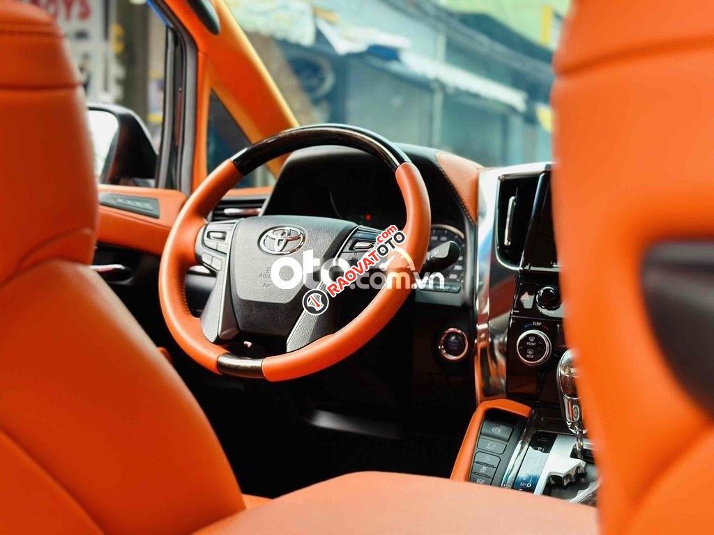 Toyota Alphard Excutive Lounge biển 00678-6