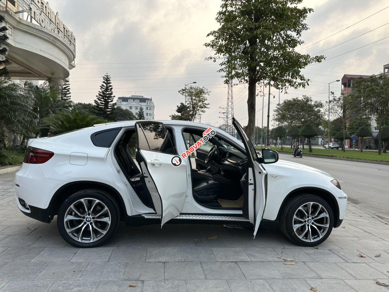 Thuộc top xe sang trọng đẳng cấp-16