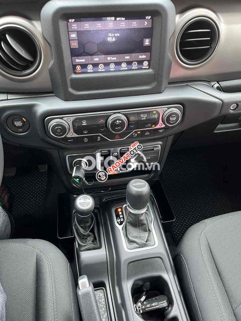 cần để lại xe jeep .GLADIATOR trắng .-11