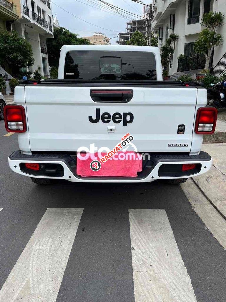 cần để lại xe jeep .GLADIATOR trắng .-1
