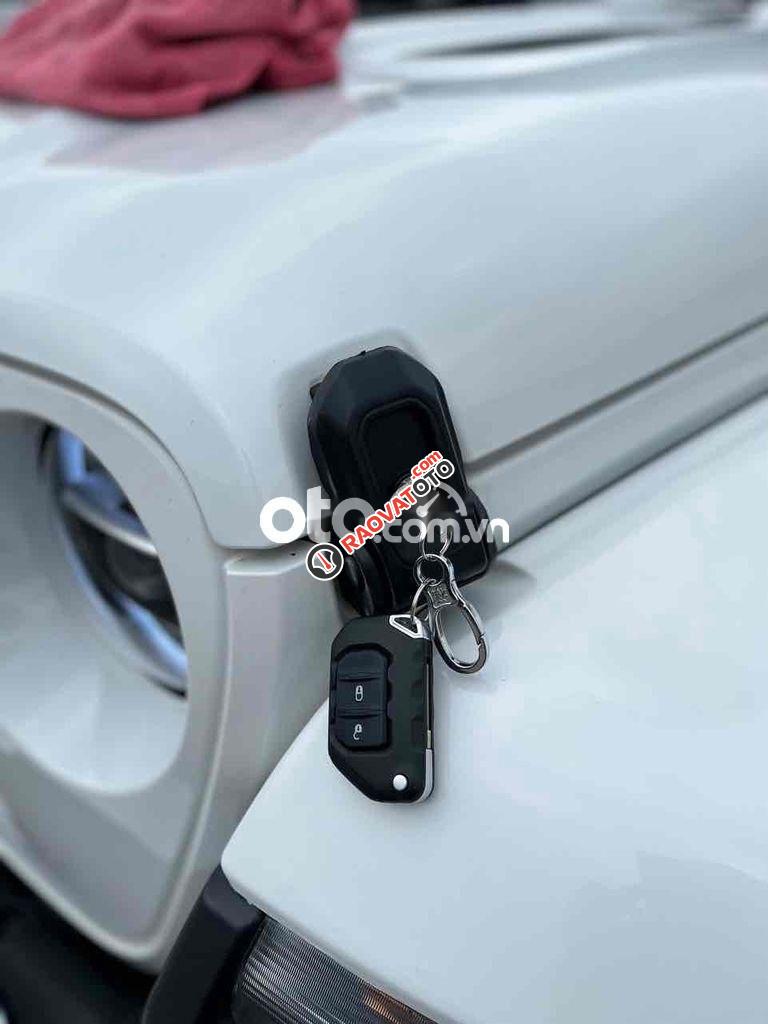 cần để lại xe jeep .GLADIATOR trắng .-8