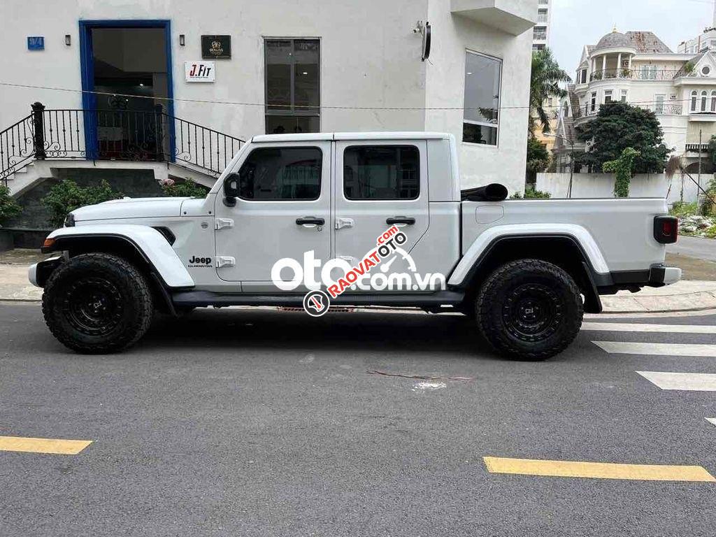 cần để lại xe jeep .GLADIATOR trắng .-3