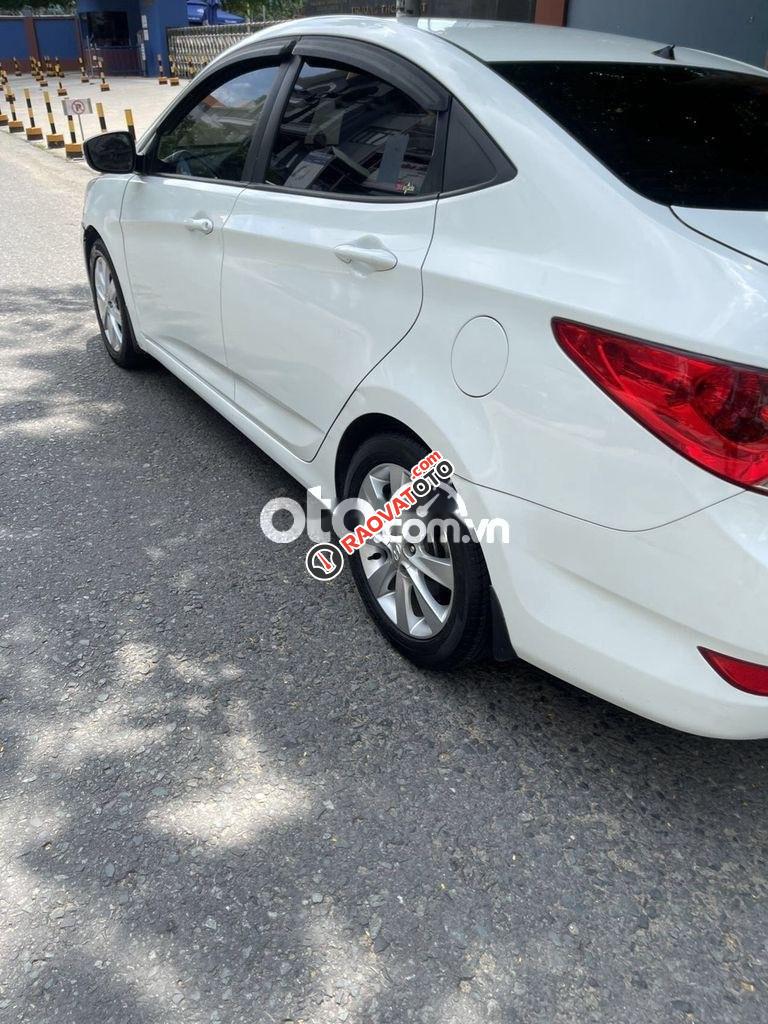 Cần bán xe Huyndai Accent cuối 2011 còn mới.-1