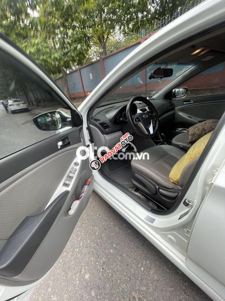 Cần bán xe Huyndai Accent cuối 2011 còn mới.-3