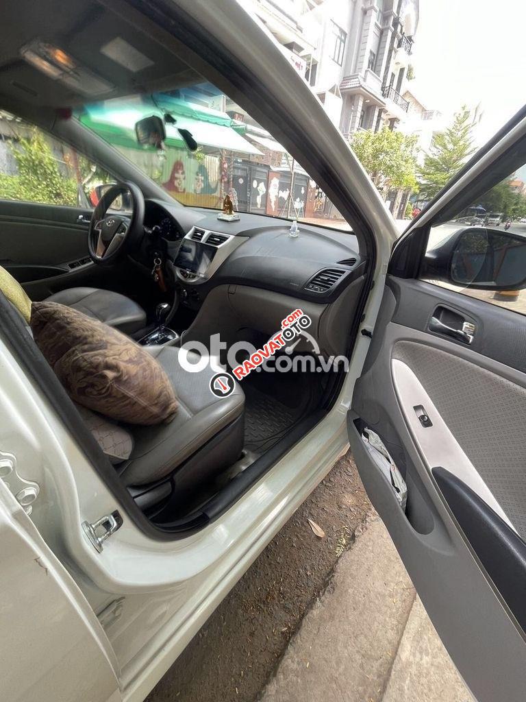 Cần bán xe Huyndai Accent cuối 2011 còn mới.-4