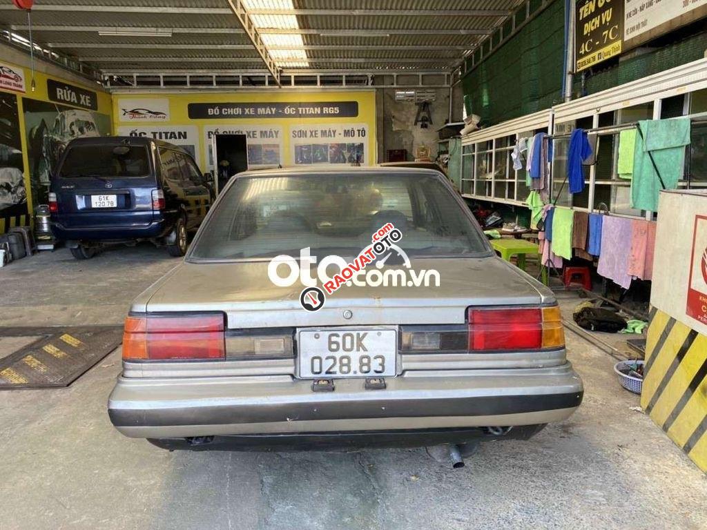 Toyota carina sản xuất năm 1987-3