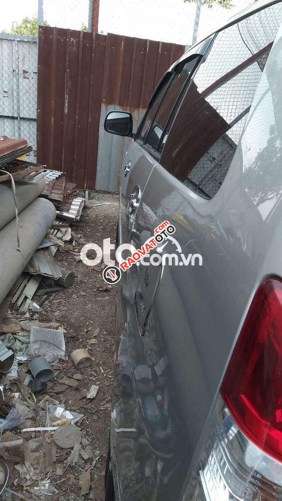 Xe innova gia đình-10