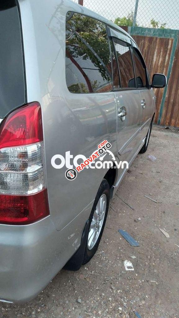 Xe innova gia đình-3