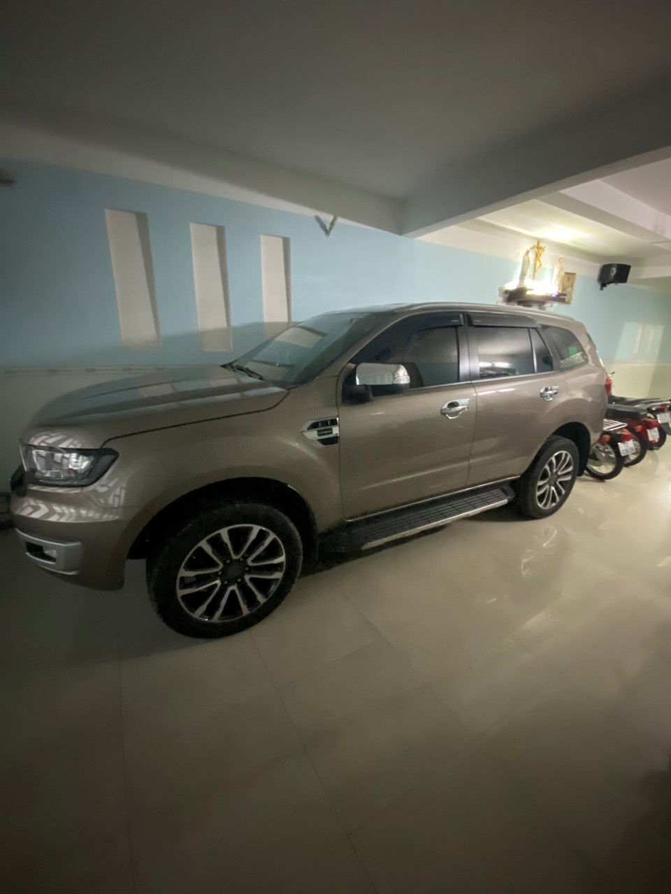 CHÍNH CHỦ CẦN BÁN XE FORD EVEREST 7 CHỖ TITANIUM 2018-1