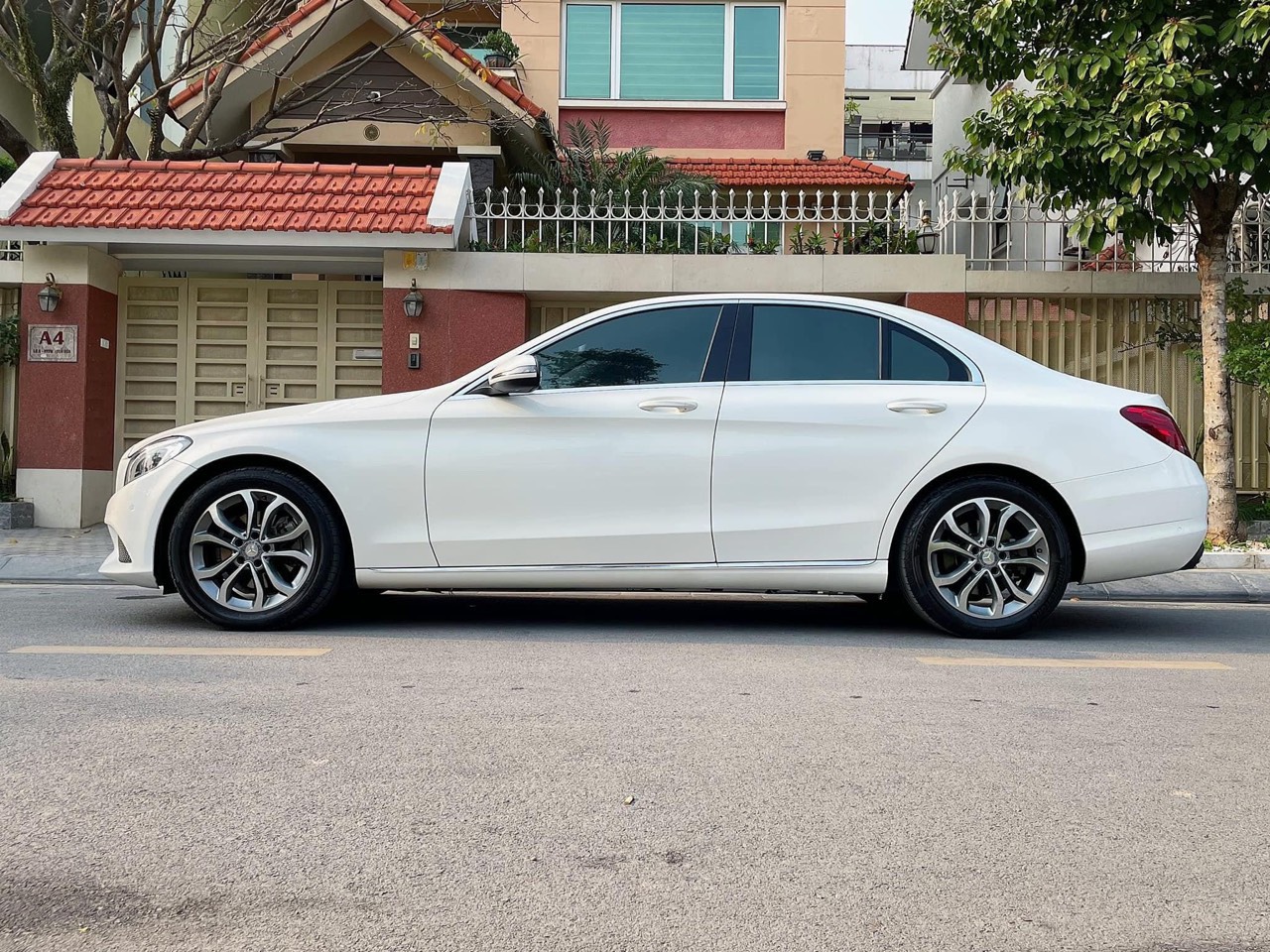 CHÍNH CHỦ CẦN BÁN XE MERCEDES C200 BIỂN HN 30E 91341 TẠI LA KHÊ -HÀ ĐÔNG     -0