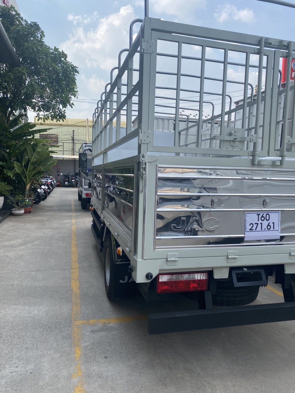 Bán ô tô JAC N350 Plus 2023 tải trọng 6T6 thùng dài 6M2-8