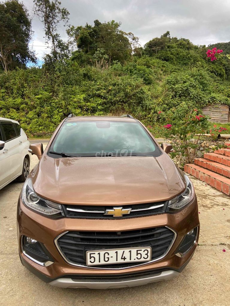 Do nhu cầu tài chính nên gia đình cần bán xe Chevrolet Trax 2017, odo 72k km, chất lượng khung gầm máy móc còn rất tốt d-0