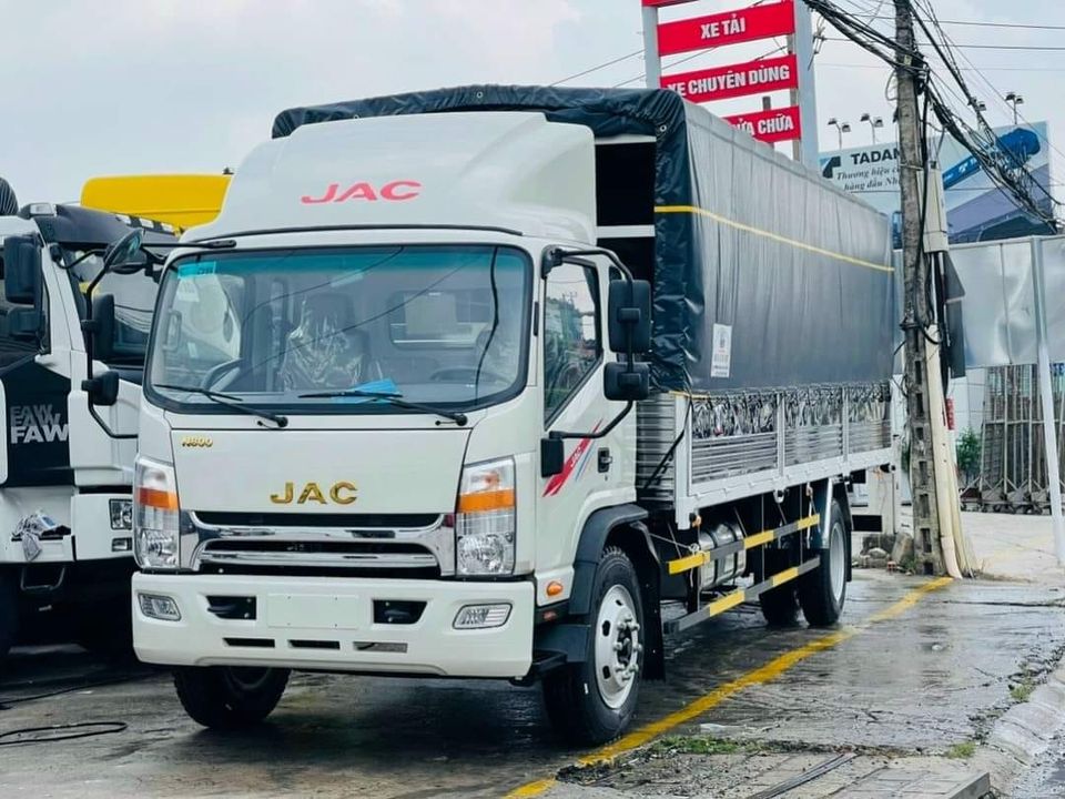 Xe tải JAC N900 tải trọng 9T1 thùng dài 7M năm 2023-2