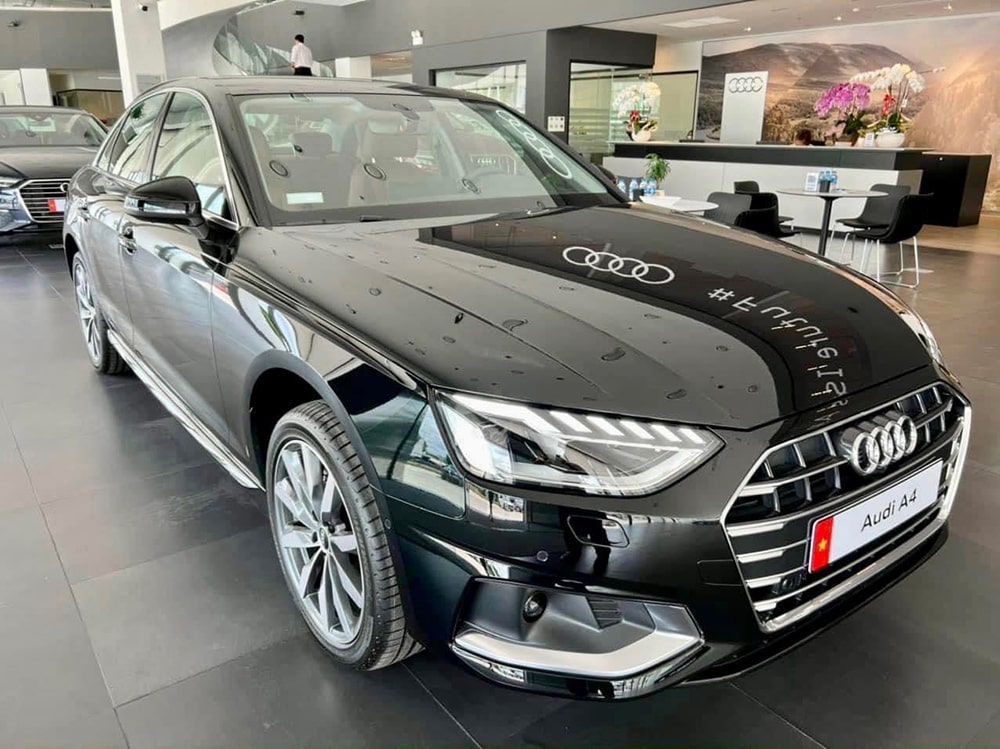 Bán xe Audi A4 2023 màu Đen chính hãng, xe nhập khẩu mới 100%, Tặng 2 năm bảo hiểm thân vỏ-1
