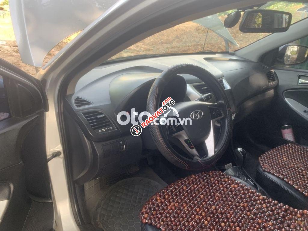 Cần tiền bán gấp xe Accent số tự động @-5