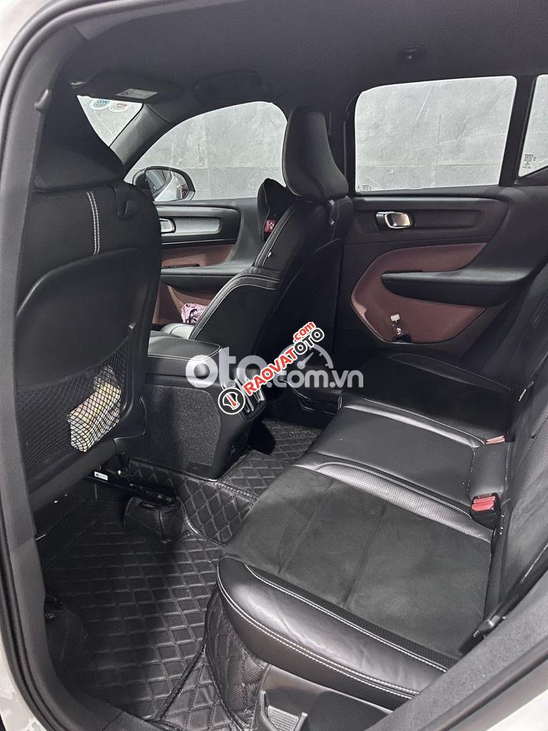 Xe Volvo XC40 T5 AWD R Design 2019 trắng 51H*****-4