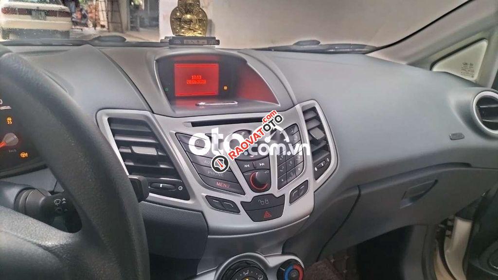 Cần bán Ford fiesta 2011 AT-5