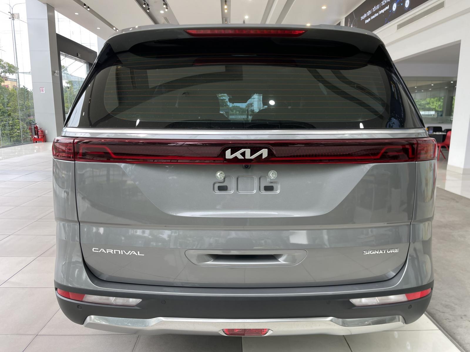 KIA CARNIVAL-8