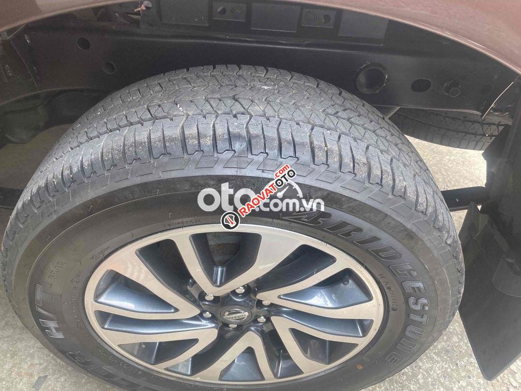 cần bán navara sx 2015 số tự động 2 cầu bản VL câp-7