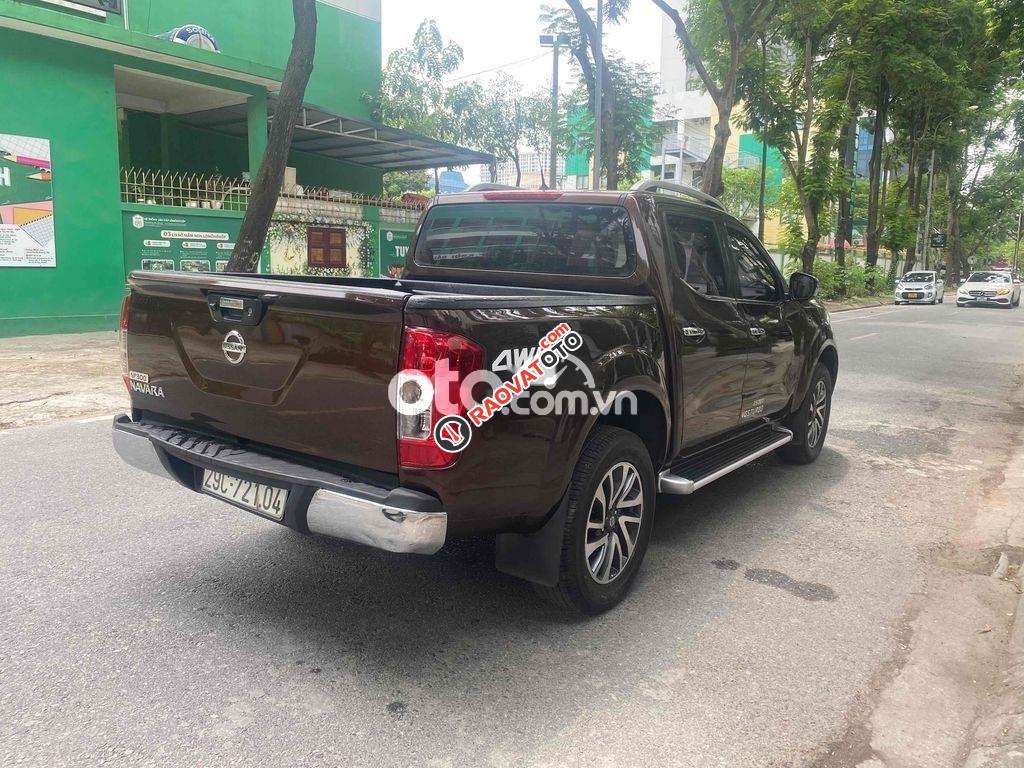 cần bán navara sx 2015 số tự động 2 cầu bản VL câp-2