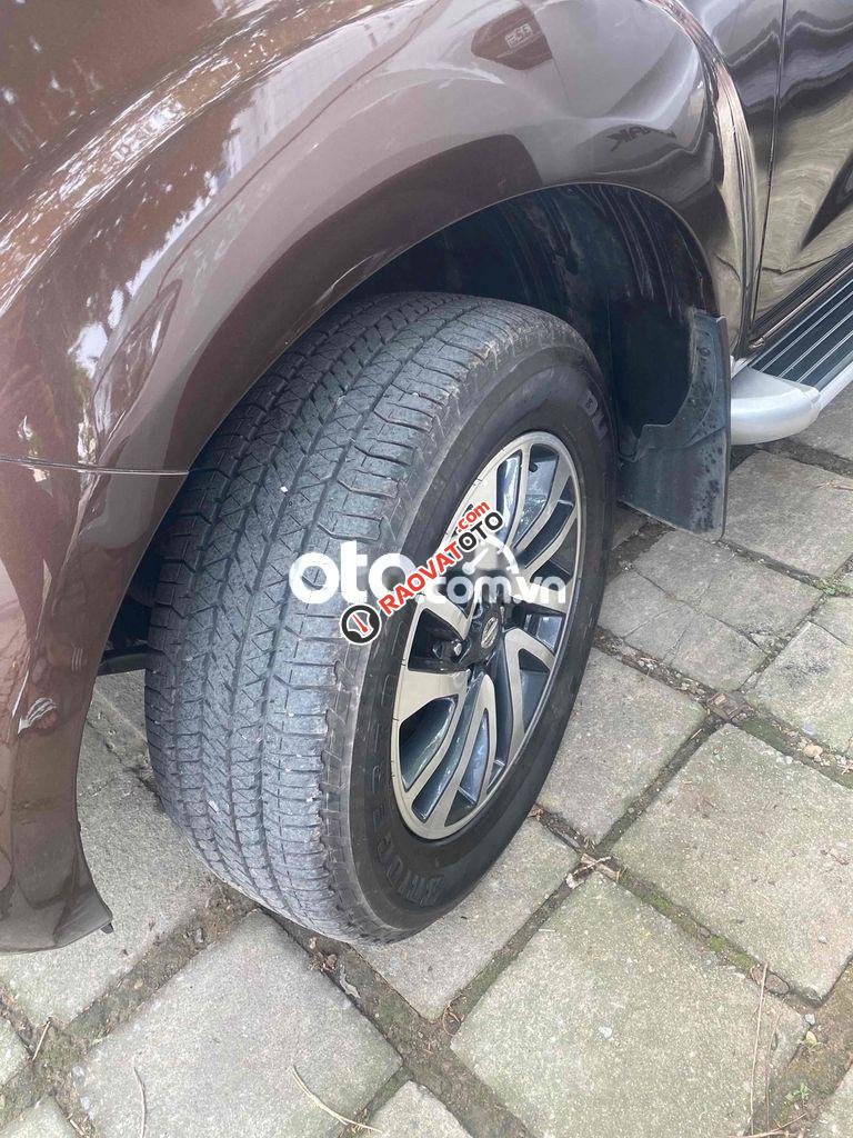 cần bán navara sx 2015 số tự động 2 cầu bản VL câp-11