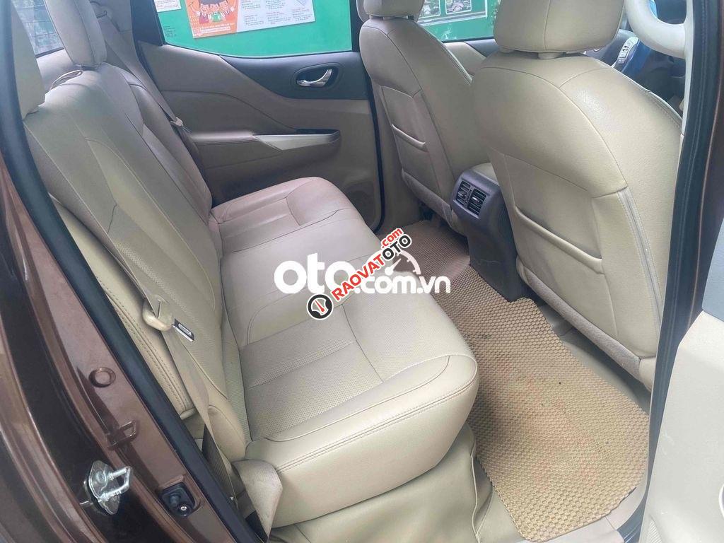 cần bán navara sx 2015 số tự động 2 cầu bản VL câp-5