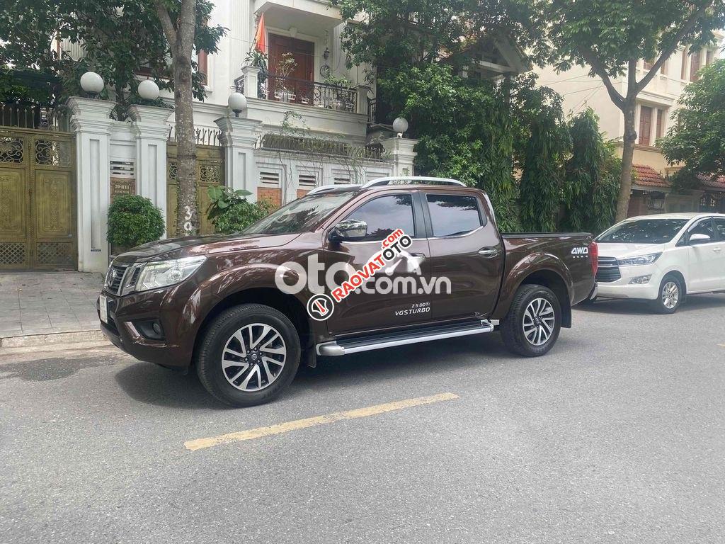 cần bán navara sx 2015 số tự động 2 cầu bản VL câp-4