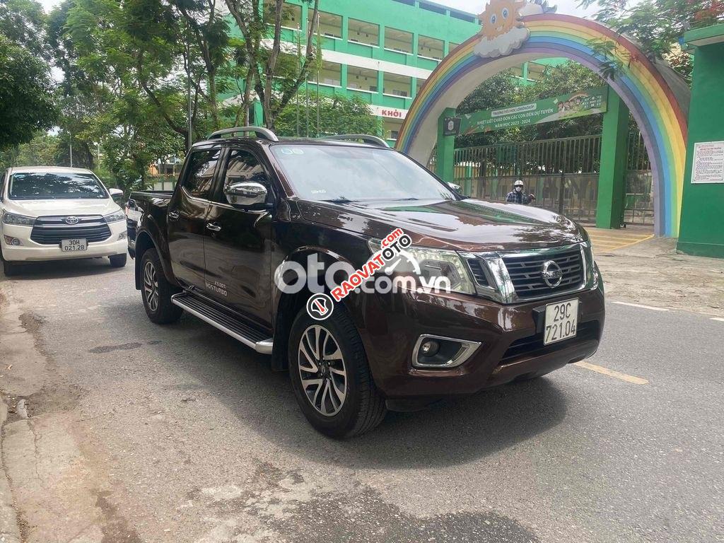 cần bán navara sx 2015 số tự động 2 cầu bản VL câp-1