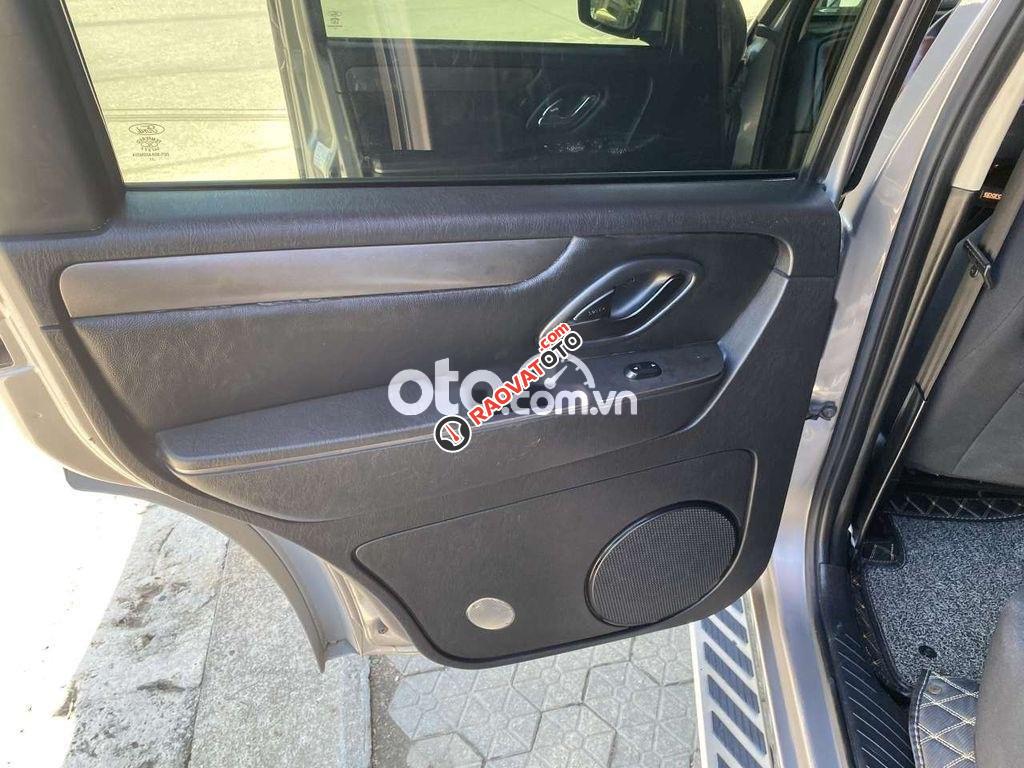 Cần bán xe lên đời Escape 2012-10