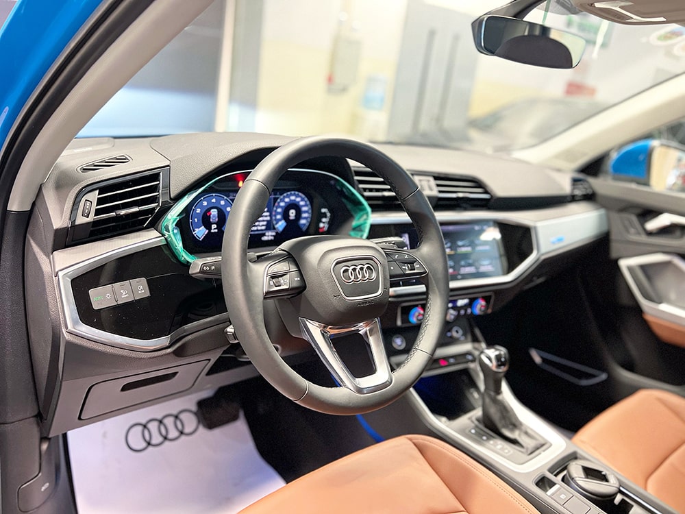 Bán Audi Q3 2023 bản S-line mới 100% màu Xanh Turbo đậm chất thể thao và nổi bật-4