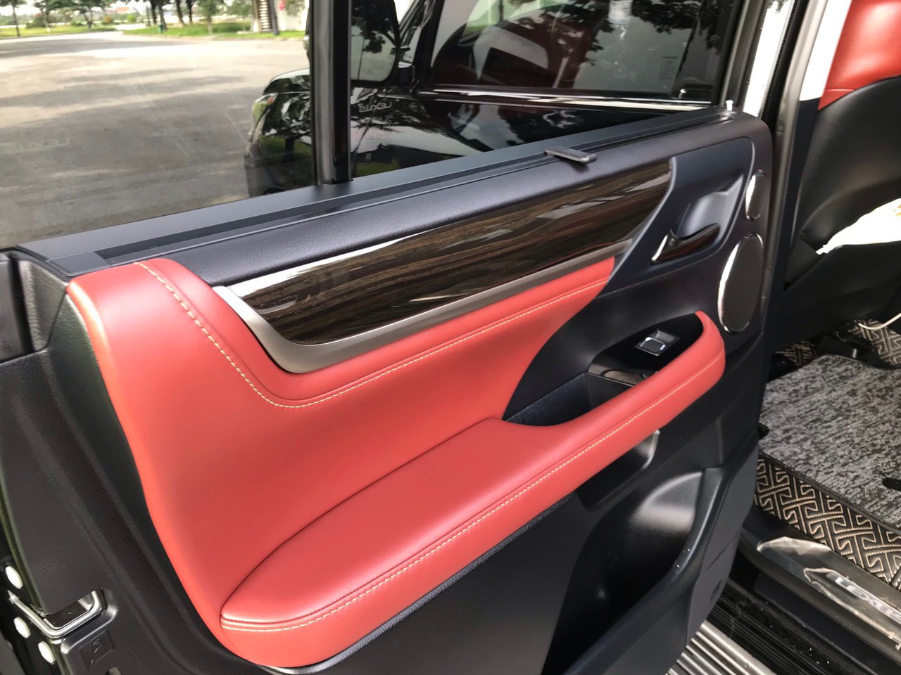 Lexus LX570 Đen sản xuất năm 2017 Xe RẤT MỚI VÀ ĐẸP-9