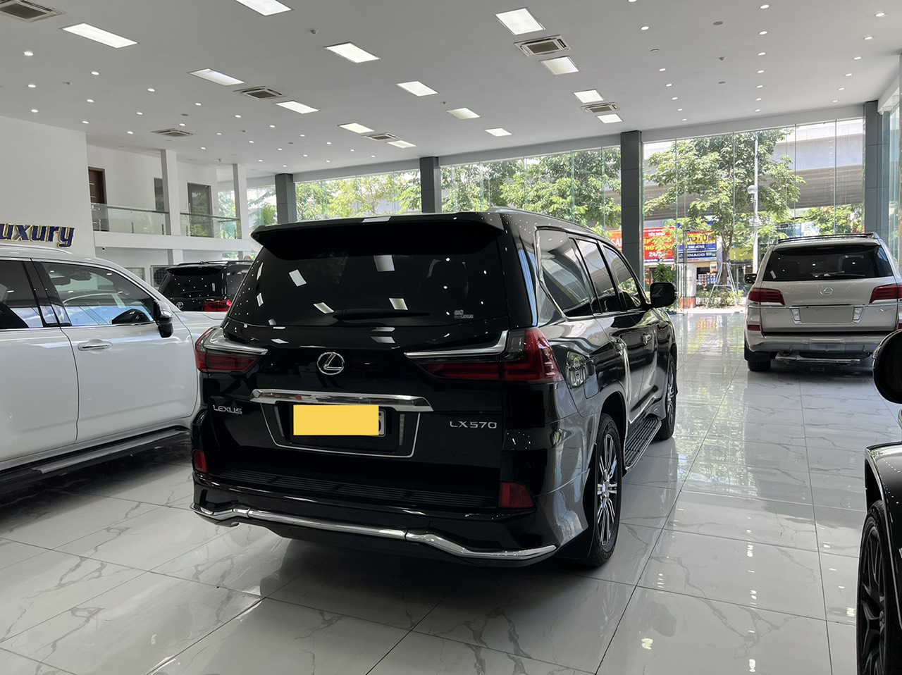 Lexus LX570 Đen sản xuất năm 2017 Xe RẤT MỚI VÀ ĐẸP-4