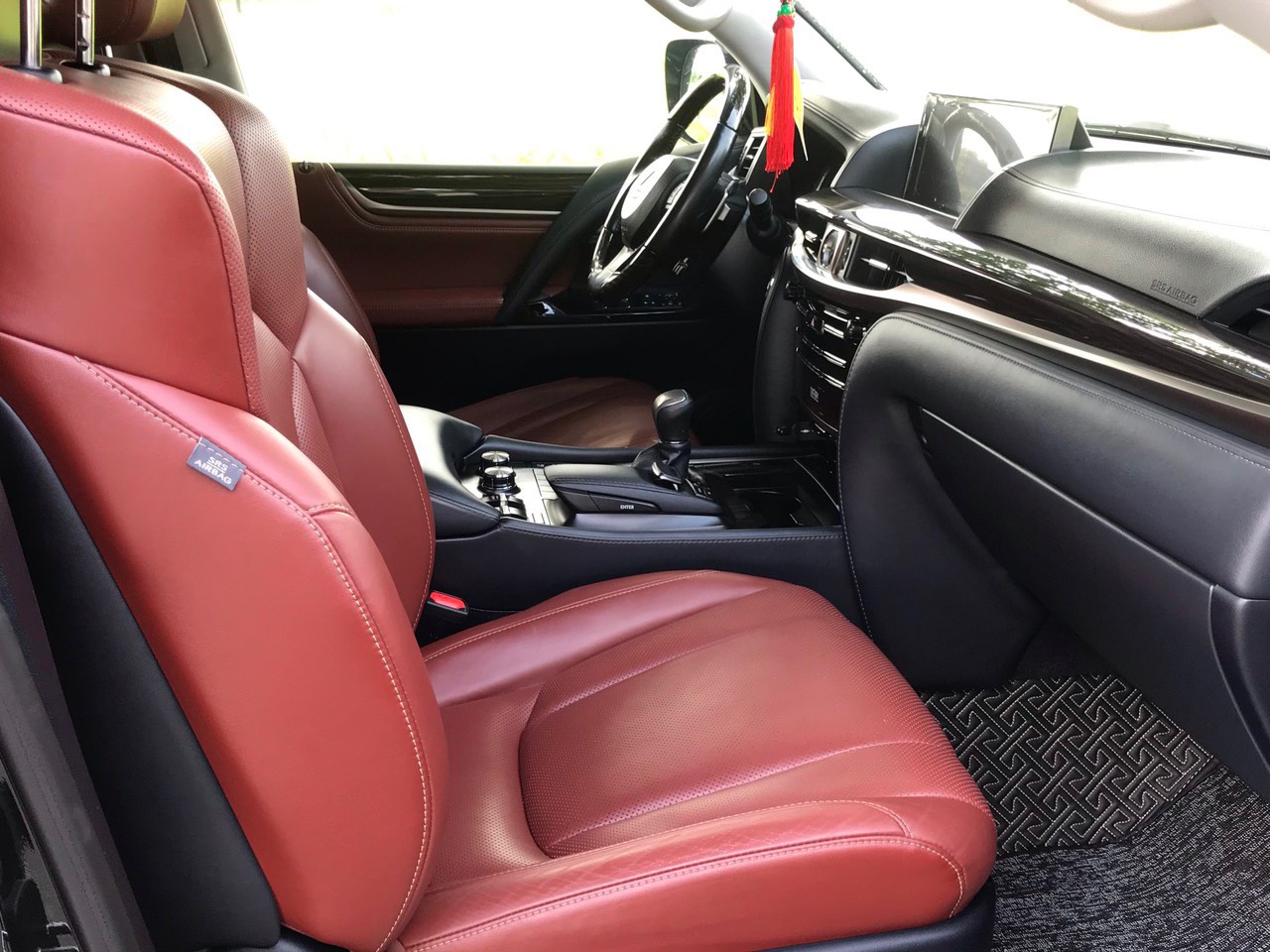 Lexus LX570 Đen sản xuất năm 2017 Xe RẤT MỚI VÀ ĐẸP-8