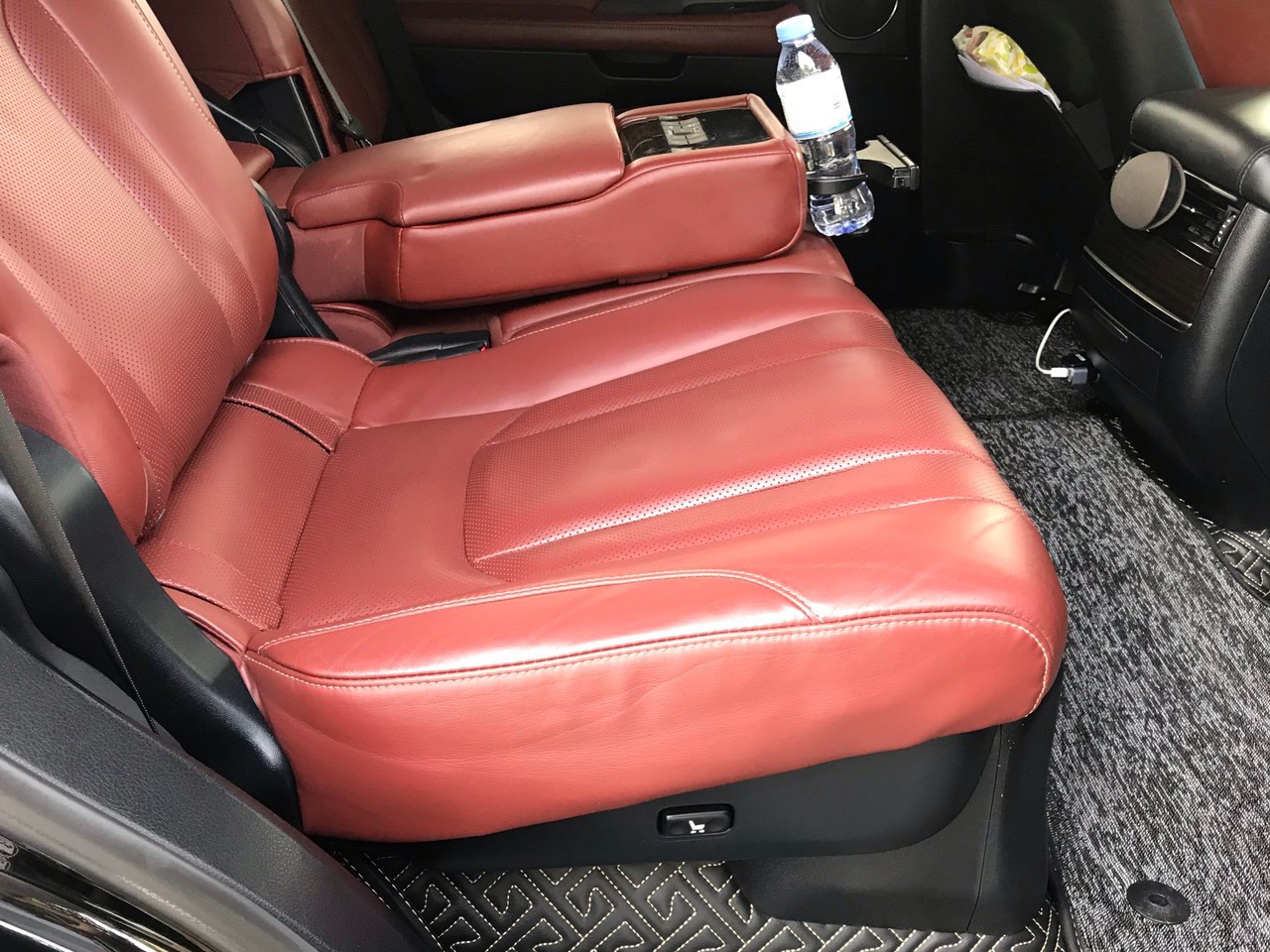 Lexus LX570 Đen sản xuất năm 2017 Xe RẤT MỚI VÀ ĐẸP-5