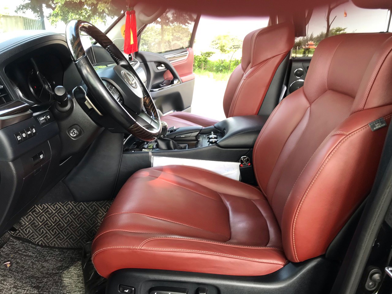 Lexus LX570 Đen sản xuất năm 2017 Xe RẤT MỚI VÀ ĐẸP-7