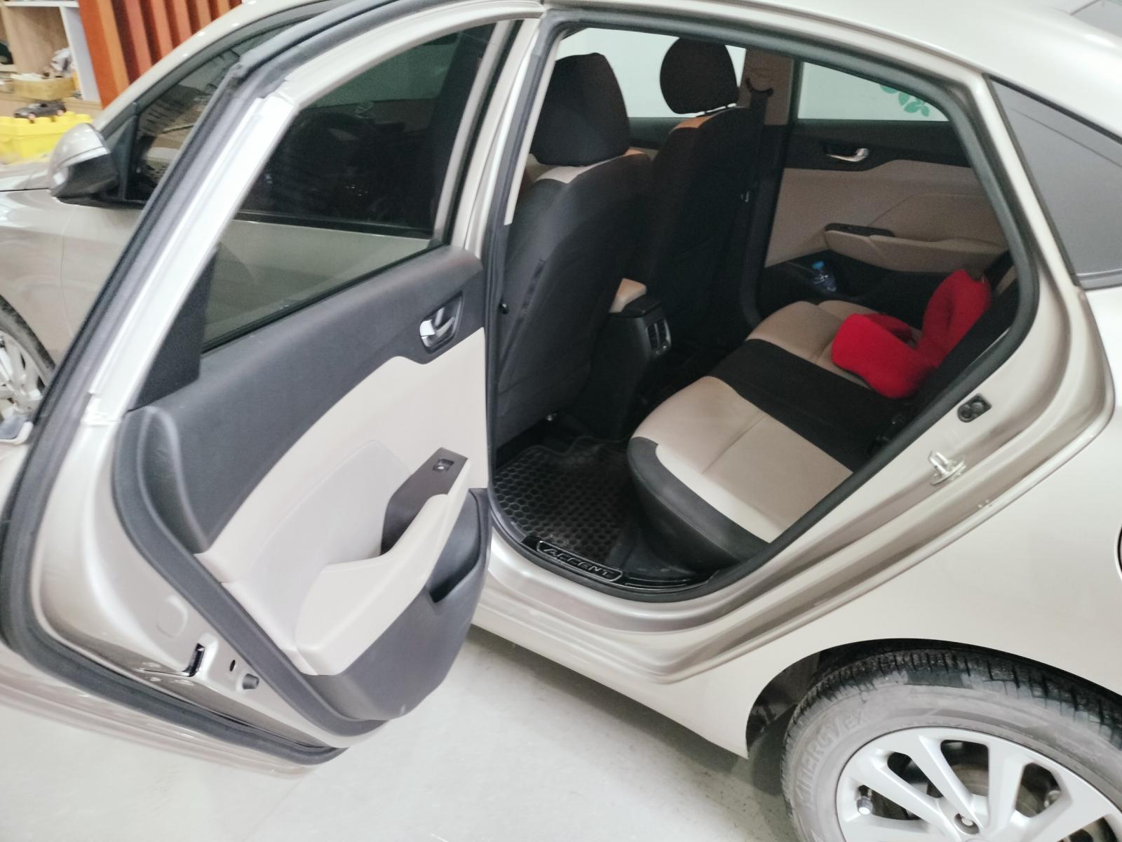 Hyundai Accent 2019, màu vàng be, chính chủ-1