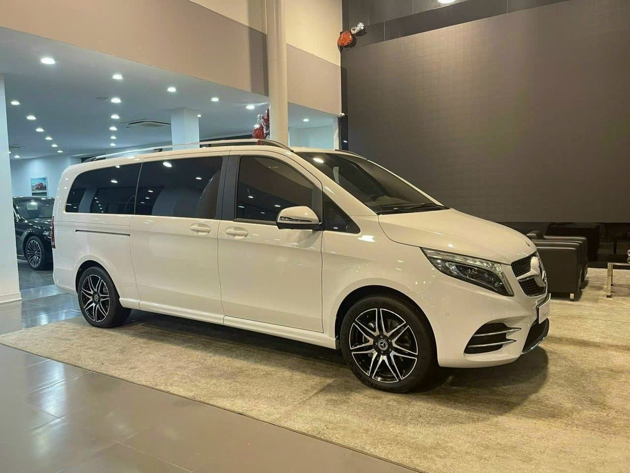 MERCEDES V250 AMG 2023-0