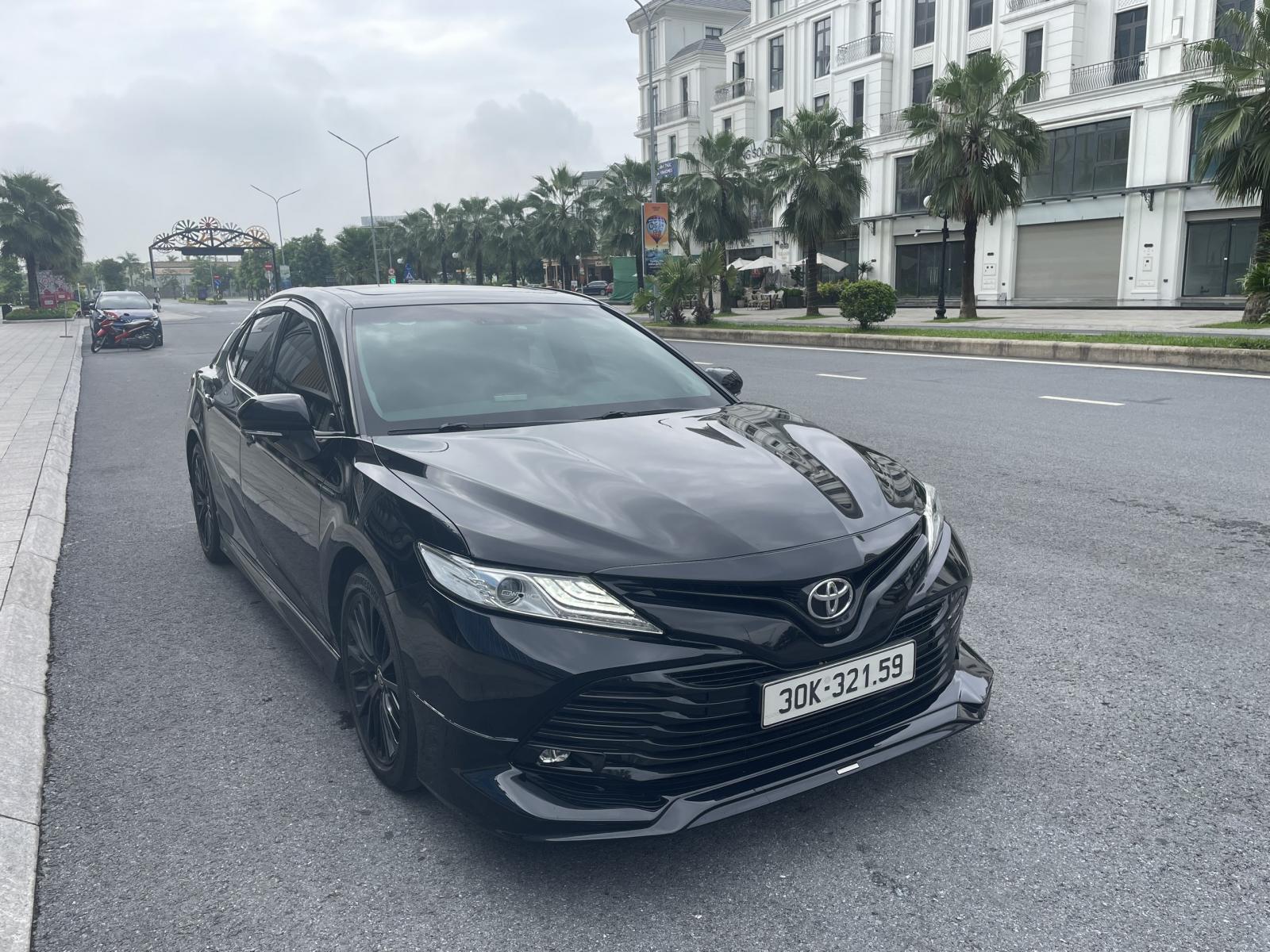 Cần bán Camry 2.5 Q 2019 nhập thái. Biển Hà Nội-0