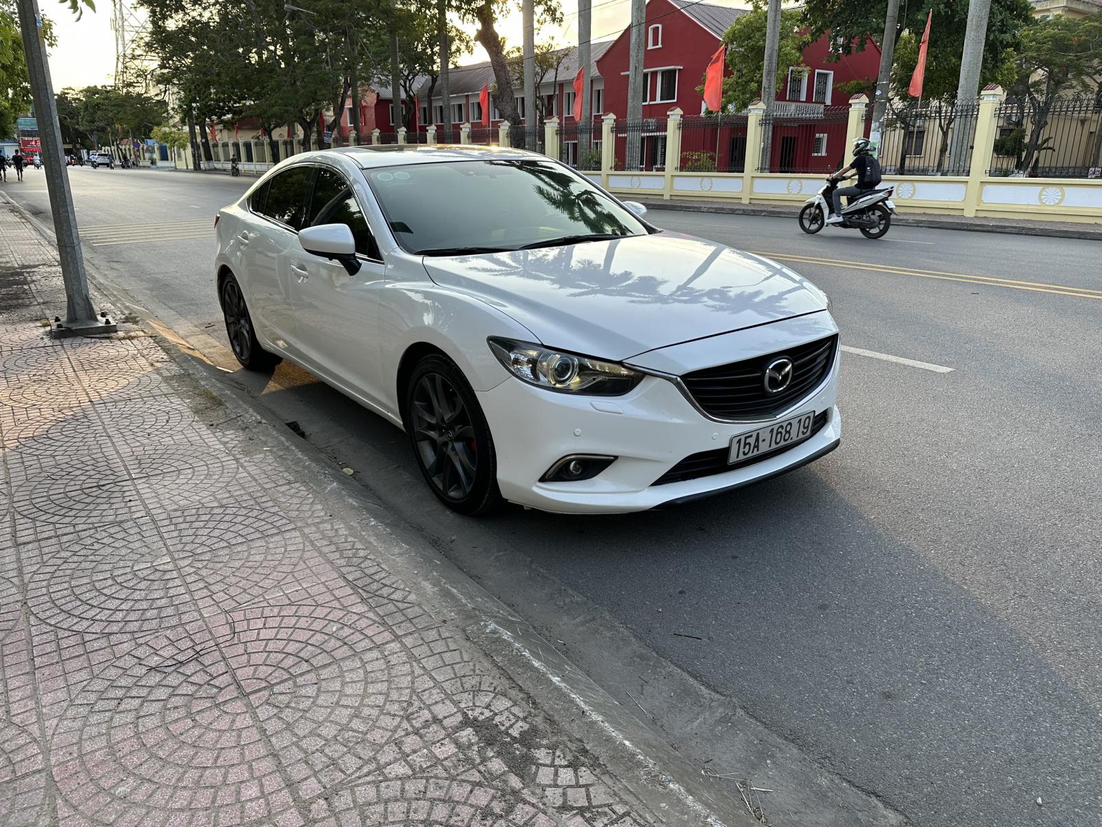 CHÍNH CHỦ CẦN BÁN XE MAZDA 6 SẢN XUẤT 2014 ĐĂNG KÍ 2015 .BẢN 2.5 -5