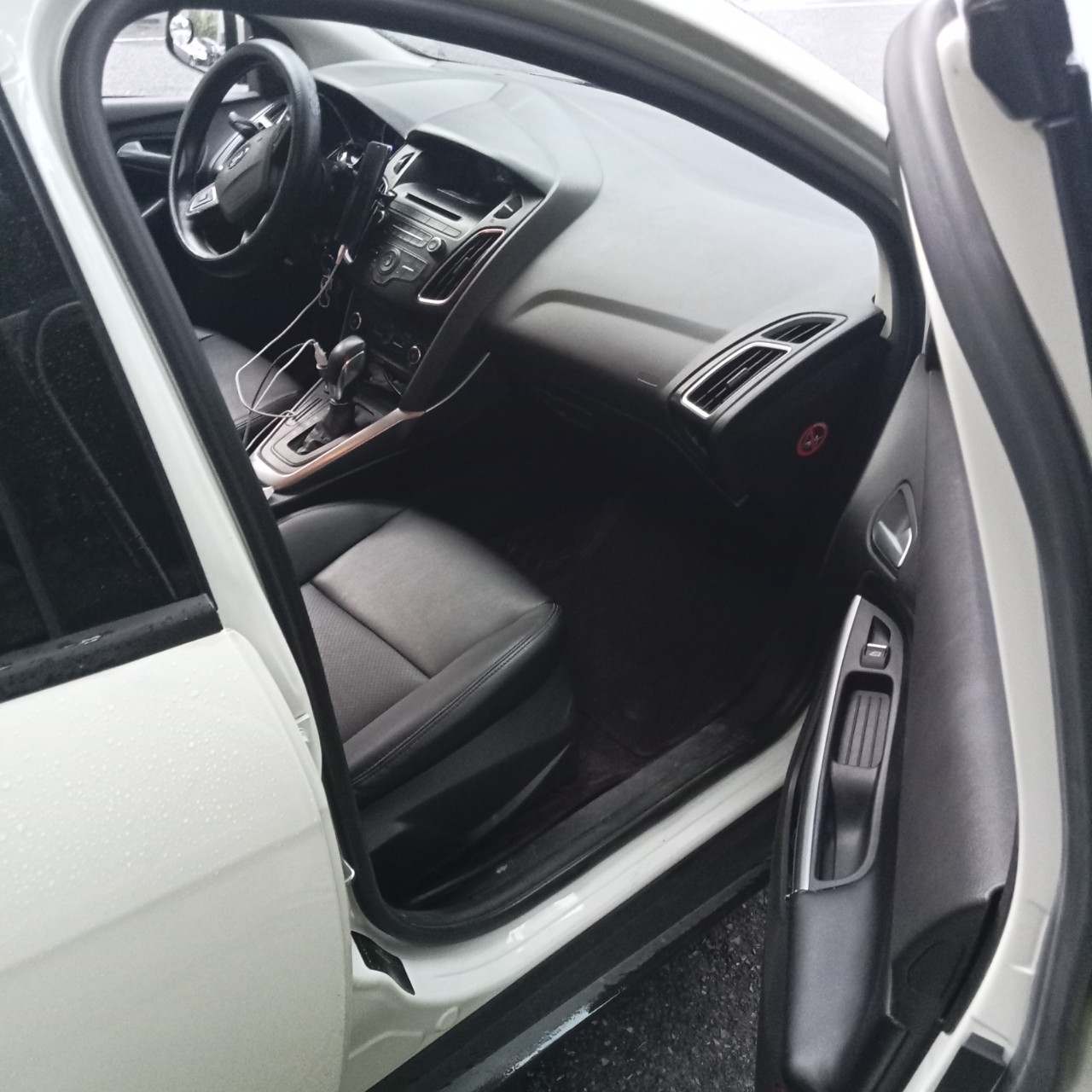 Chính chủ anh cao giáo viên cần bán xe fordcus Trent 2018.-2