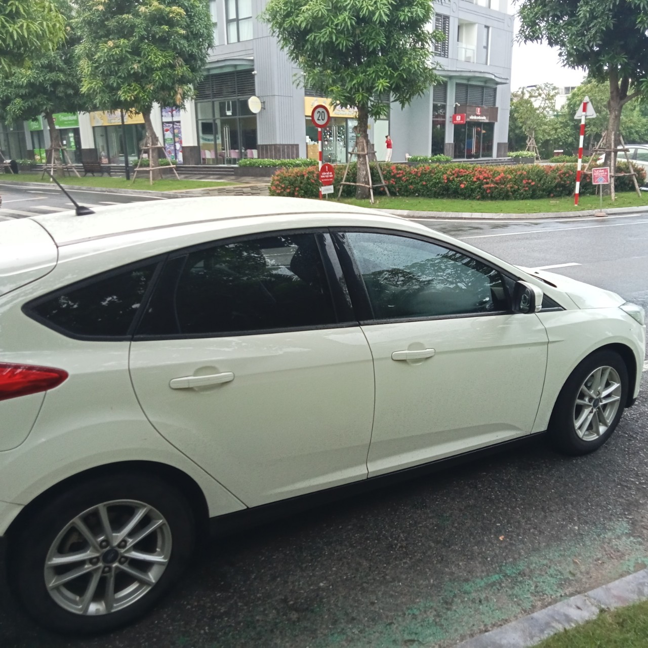 Chính chủ anh cao giáo viên cần bán xe fordcus Trent 2018.-1