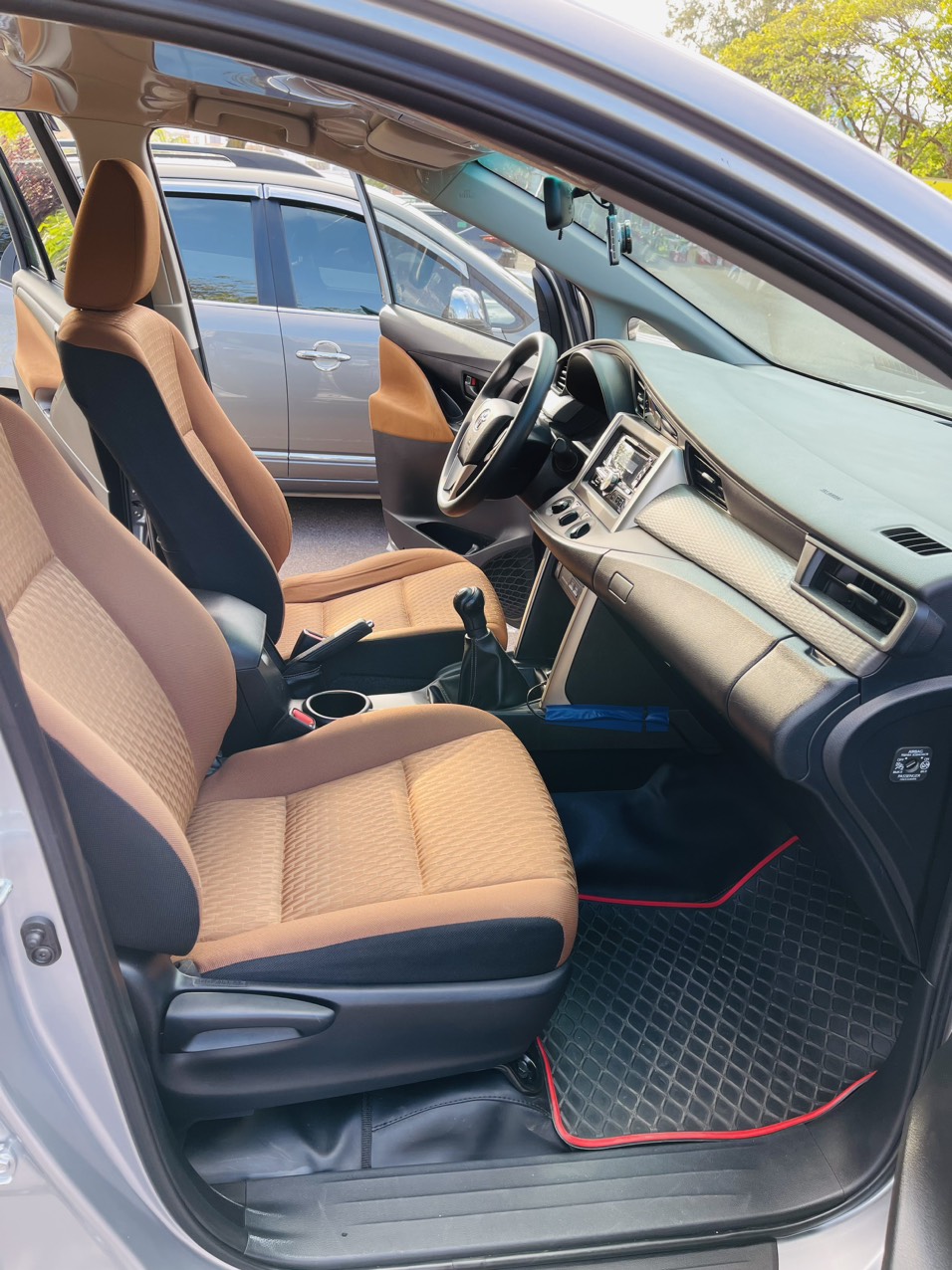 UUsed Car Dealer Trimap đang bán; Toyota Innova E 2.0 sx 2019, đăng ký 2020 một chủ mua mới đầu. -5
