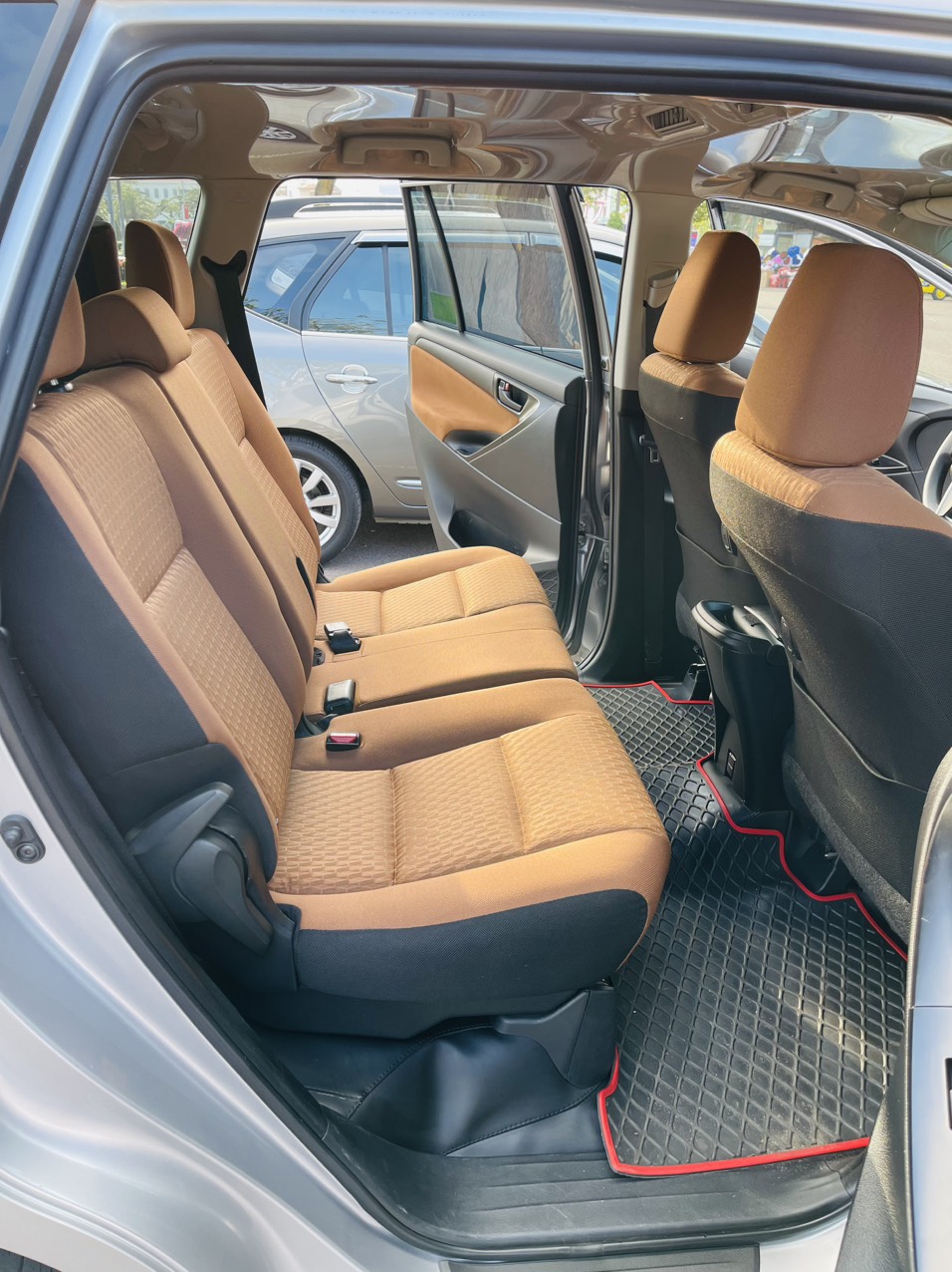 UUsed Car Dealer Trimap đang bán; Toyota Innova E 2.0 sx 2019, đăng ký 2020 một chủ mua mới đầu. -7