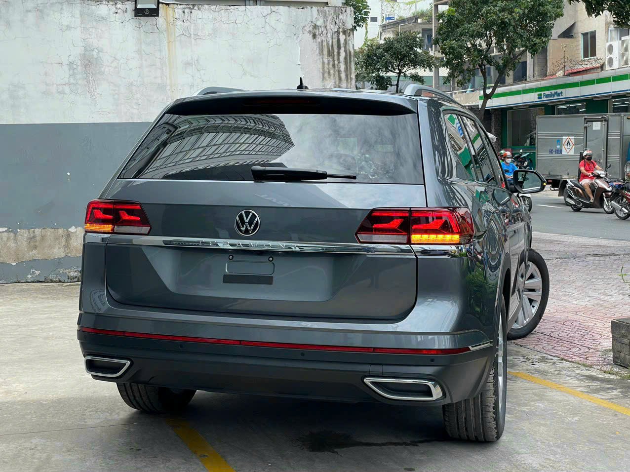 SẮM NGAY XẾ HỘP VOLKSWAGEN TERAMONT - LÁY XE CHỈ 7XX - ƯU ĐÃI 320 TRIỆU -2