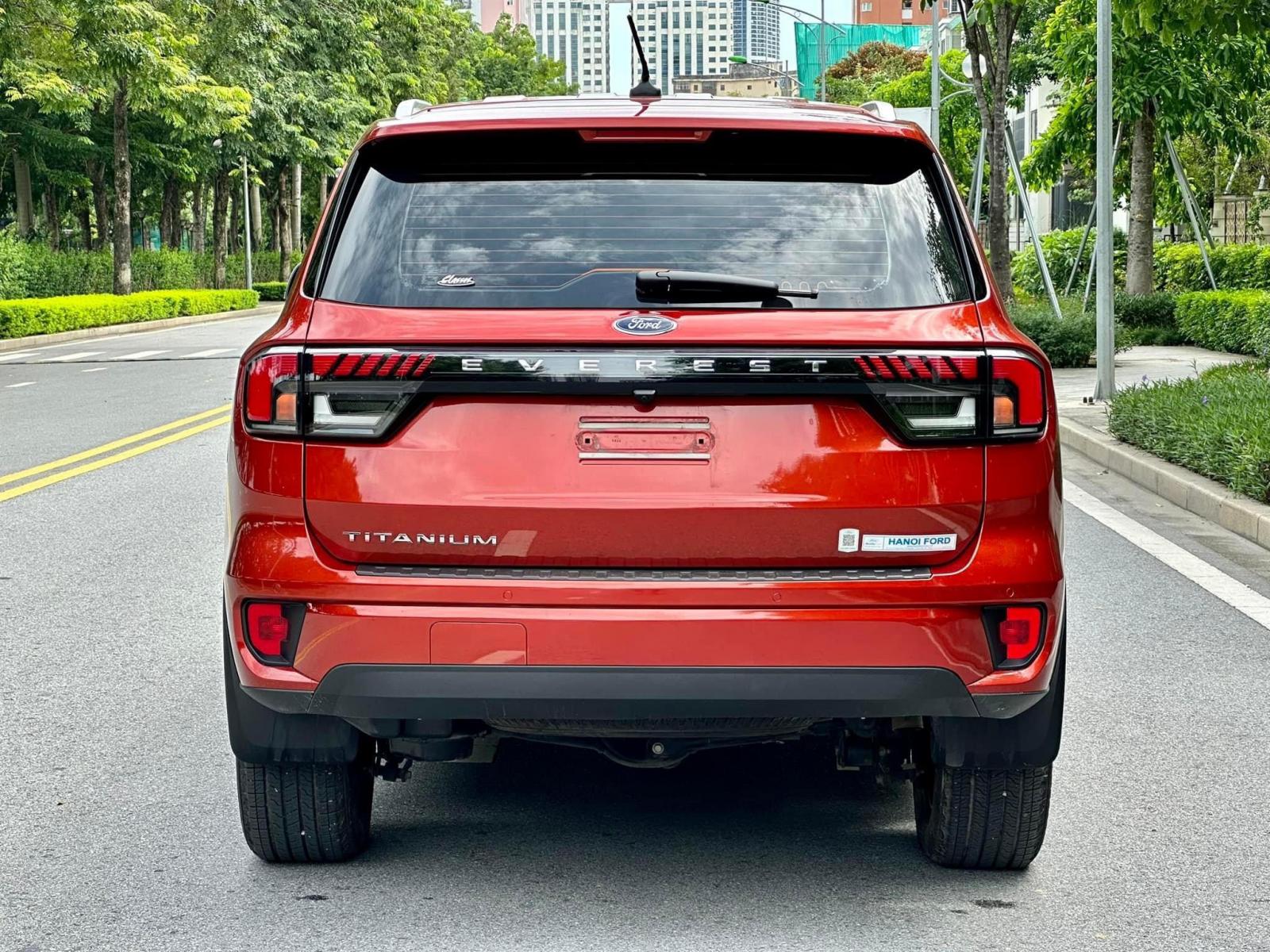 Ford Everest 2022 4x2 titanium-1