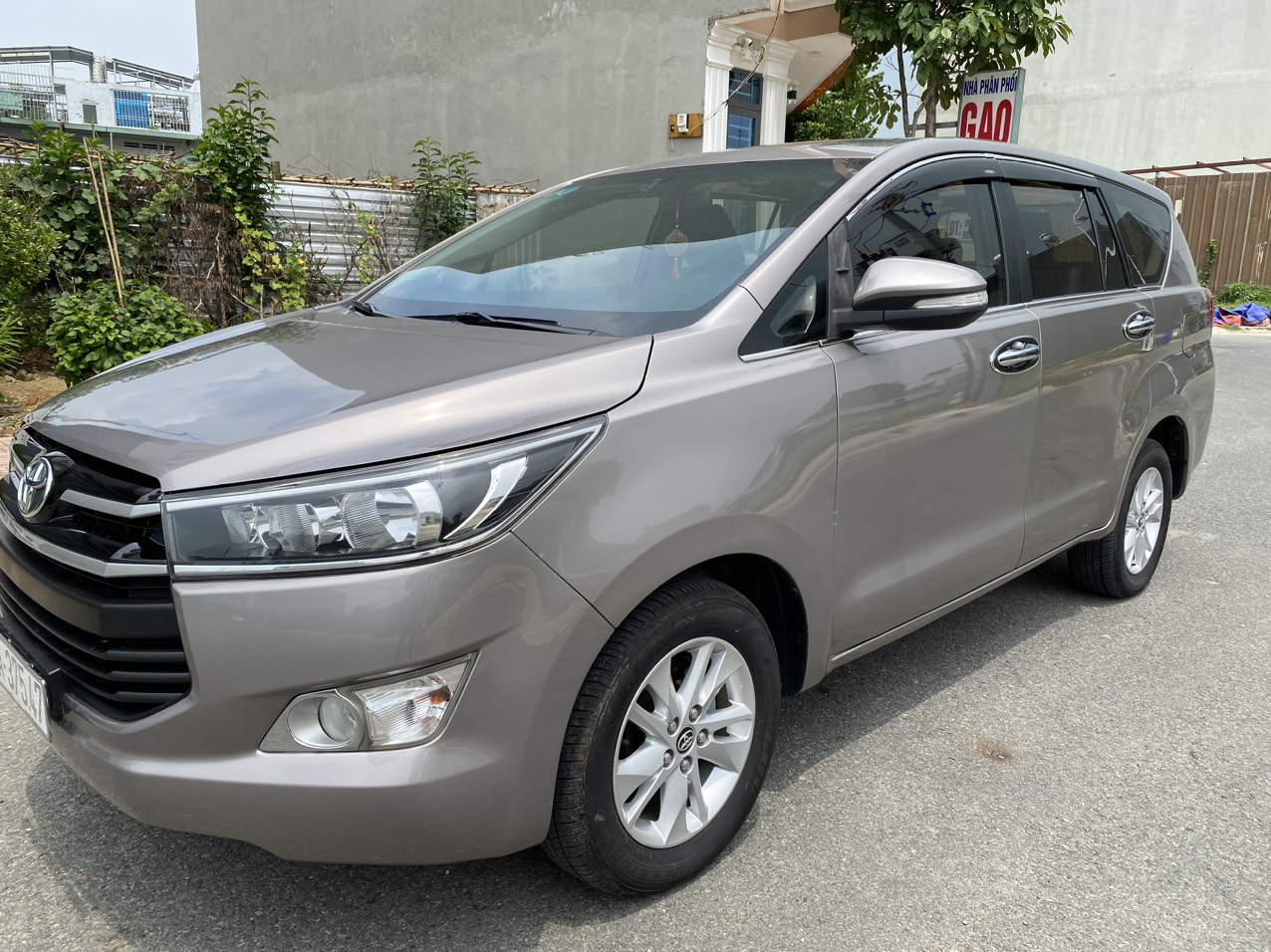 CHÍNH CHỦ CẦN BÁN XE INNOVA E 2.0 SẢN XUẤT 2017-0