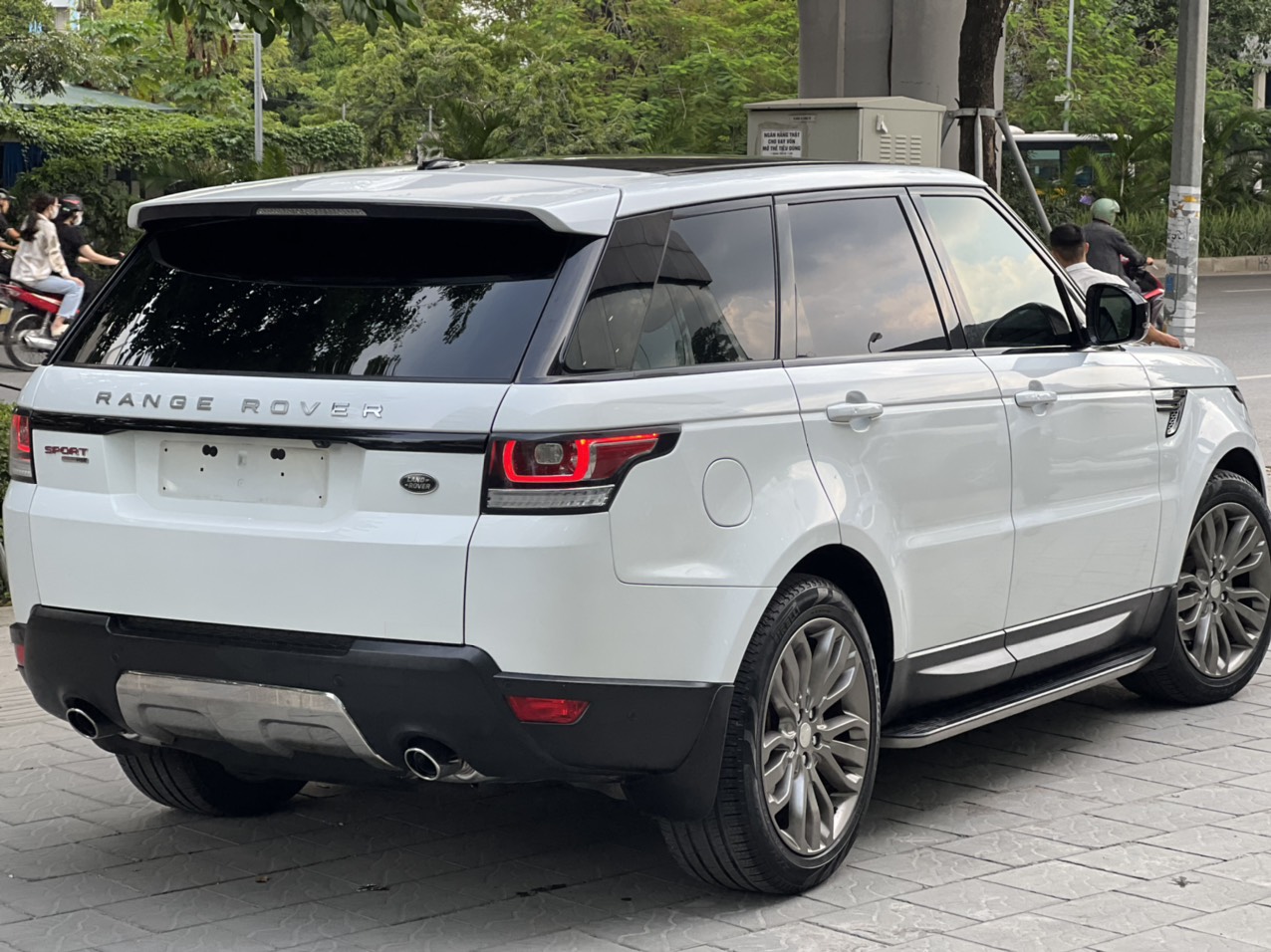 Bán Landrover Rangerover Sport HSE 3.0V6 sản xuất 2015 xe rất đẹp , không đâm đụng không ngập nước. -2