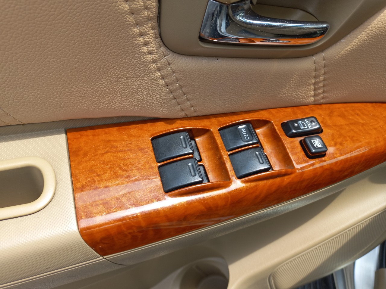 Cần bán xe Toyota Foxtuner sx 2011 số tự động-10